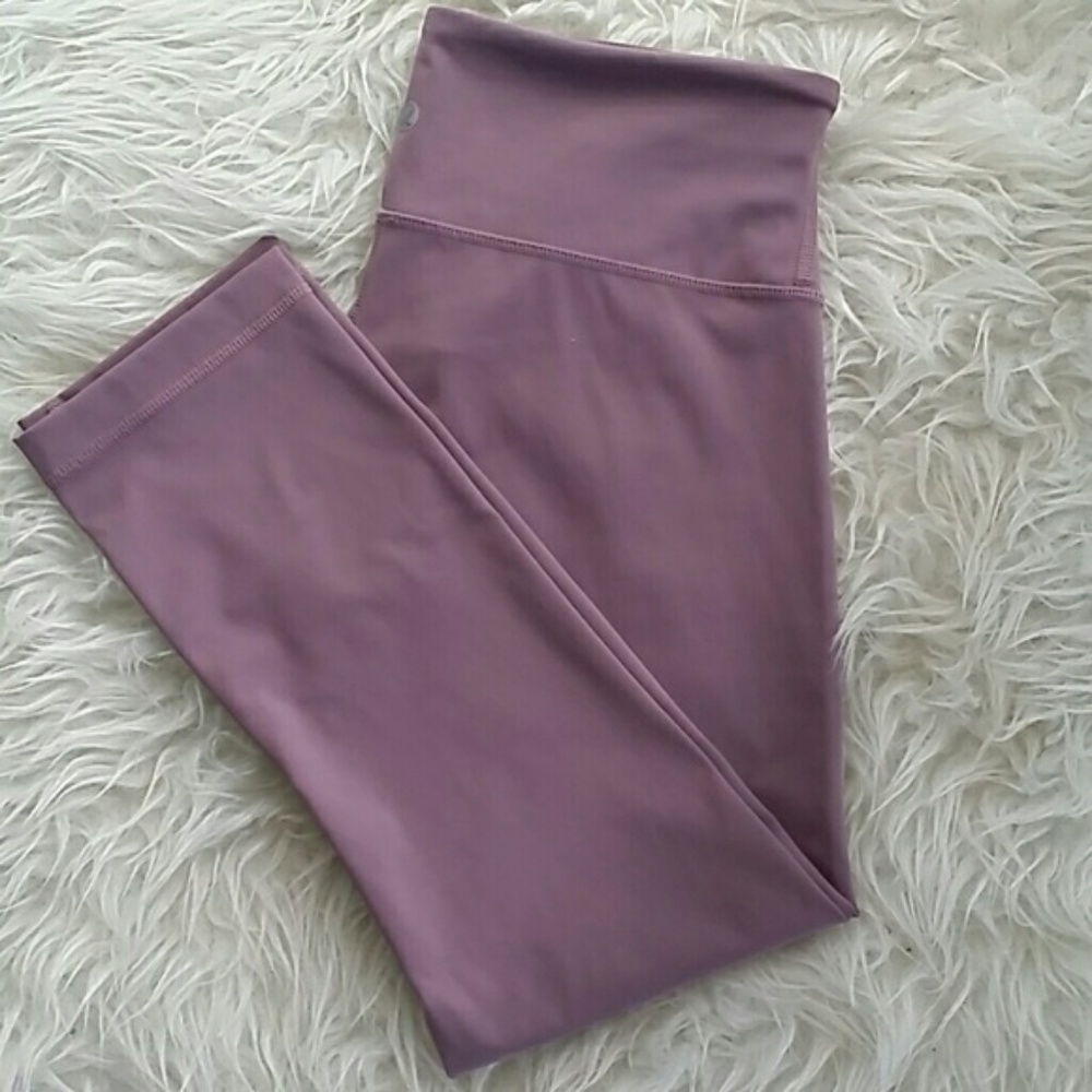 Sold! Lululemon Dusty Mauve Wunder Under Crop - Picture 5 of 6